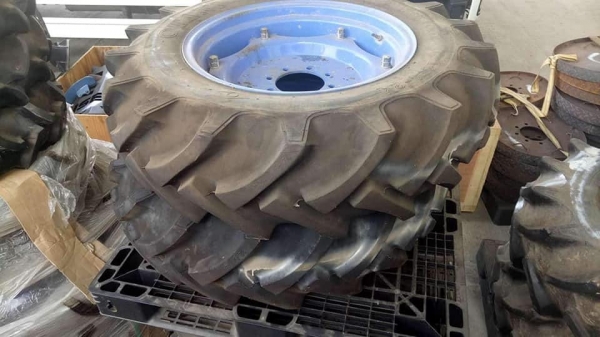 ขายยางพร้อมกระทะล้อ ขอบ 12.4-24 ยี่ห้อ OTANI ตัวนี้เปนยางเทสของบริษัท สภาพยางไม่มีตำหนิ...ไม่มีแผล จัดส่งทั่วประเทศ สนใจสอบถาม 084-9997463 ขายยางพร้อมกระทะล้อ ขอบ 12.4-24 ยี่ห้อ OTANI ตัวนี้เปนยางเทสของบริษัท สภาพยางไม่มีตำหนิ...ไม่มีแผล จัดส่งทั่วประเทศ สนใจสอบถาม 084-9997463