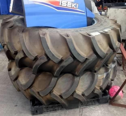 ขายยางพร้อมกระทะล้อ ขอบ16.9-34 ยี่ห้อ ARMOUR ตัวนี้เป็นยางเทสของบริษัท สภาพยางไม่มีตำหนิ...ไม่มีแผล จัดส่งทั่วประเทศ  สนใจสอบถาม 084-9997463