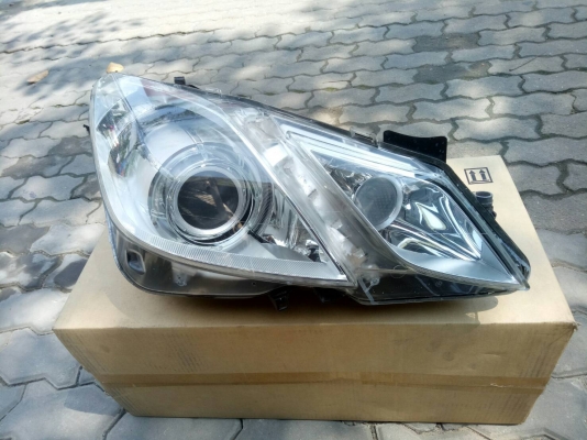 ไฟหน้า 1 คู่ BENZ A207