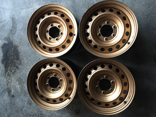 ล้อกะทะรีโว่17 ชุด4วง3200บ.พ่นสีทองสวยๆ มีรอยบ้างตามการใช้งานโทร0879050181.ส่งได้ทั่วไทย