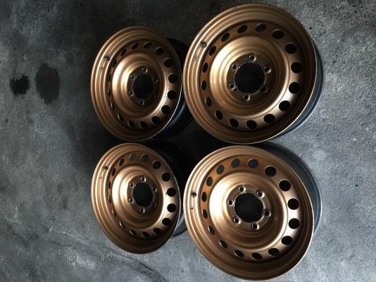 ล้อกะทะรีโว่17 ชุด4วง3200บ.พ่นสีทองสวยๆ มีรอยบ้างตามการใช้งานโทร0879050181.ส่งได้ทั่วไทย