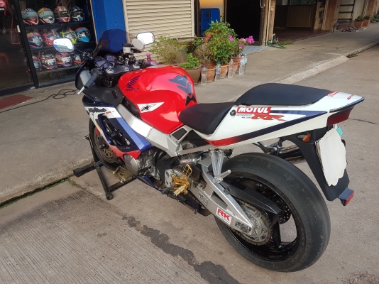 ขาย HONDA CBR929 ปี2001 สเปคอเมริกา เดิมๆ มีท่อแต่ง เกียร์โยง ทะเบียนแท้พร้อมโอน ราคา 129000 บาท ส่ง