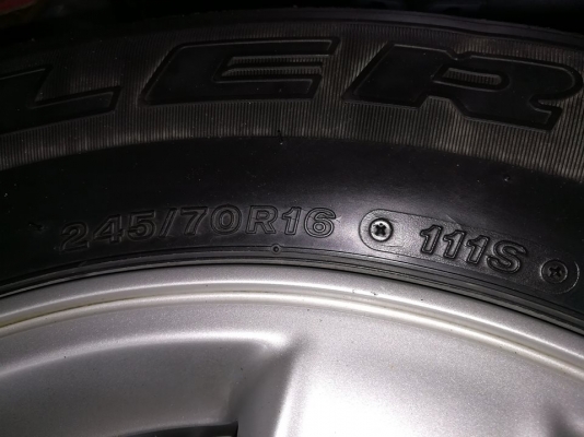 ล้อดีแม็กขอบ16พร้อมยางบริสโตน245/70/16ปี13 ดอกหนาใช้ได้อีกนานทั้งชุด4500