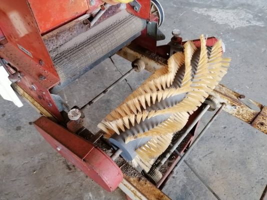 เครื่องโรยเมล็ดเก่าญี่ปุ่น GS-180-200B