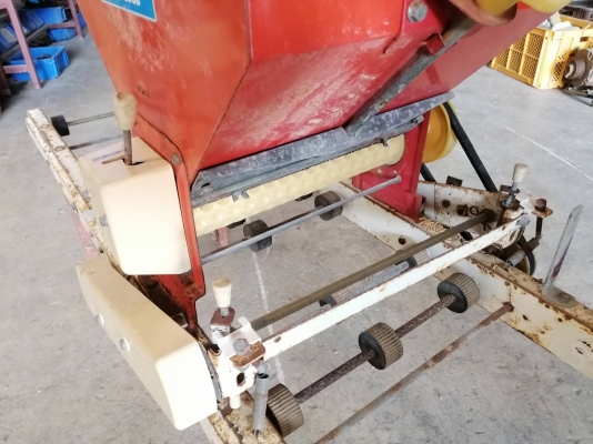 เครื่องโรยเมล็ดเก่าญี่ปุ่น GS-180-200B