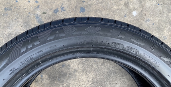 ยาง 185-55-16 Maxxis ปี 18 สภาพเหมือนใหม่ ตุ่มเด้งๆ มีเส้นสี