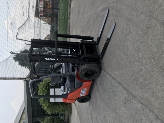 ขายรถฟอร์คลิฟท์ยี่ห้อ TOYOTAรุ่น8FD25 ขายรถฟอร์คลิฟท์ยี่ห้อ TOYOTAรุ่น8FD25