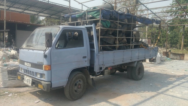 6ล้อ ISUZU NKR 110 แรง รถพร้อมใช้ สภาพดี อยู่ ขอนแก่น ราคา157,000บ. สนใจ0835601591