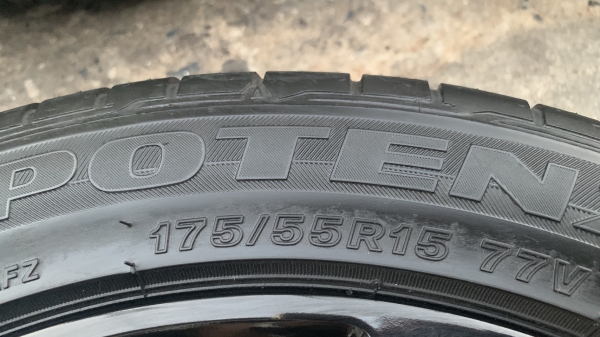 ล้อแม็กป้ายแดง Mitsu Mirage GLS ขอบ 15 สีดำ พร้อมยางป้ายแดง Bridgestone 175-55-15 ปี 18 สวยกริ๊บ สีแท้