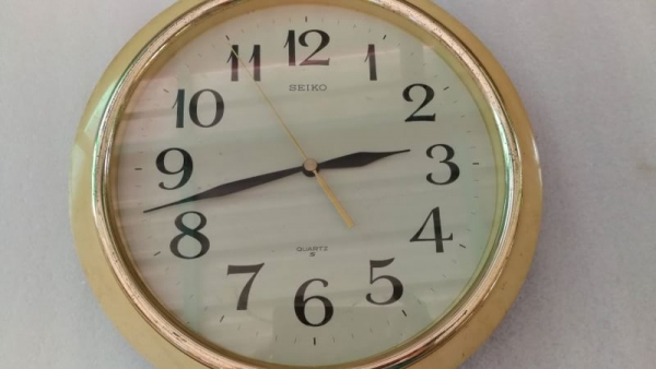 400 บ.ส่งถึงบ้านฟรี โทร 083-2000058 LINE ID:line832923 นาฬิกาแขวนผนังยี่ห้อ SEIKO จากญี่ปุ่น