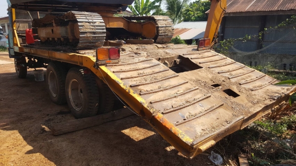 ขาย รถเทนเลอร์ท้ายลาด 10 ล้อ หัวยาว เพลาเดียว เครื่อง DA640 140 แรงม้า มีสโลว์กลาง คัสซีมีปะดามหน่อย