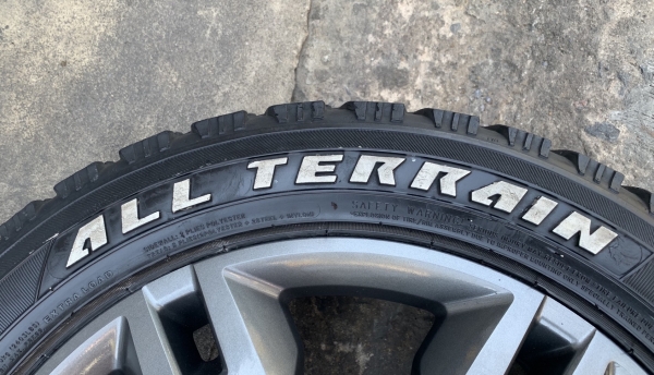 ล้อแม็ก Ford Everest ลายเก่า ขอบ 20 สีเทากัน พร้อมยาง 265-50-20 ปี 16 แม็กสวย ดอกยางหนาปึก