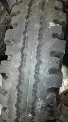 ยางหน้าแคบใหม่  7.50-16มีชุดเดียว  4เส้น  ไม่ทราบยี่ห้อ ปี  ลบ จากโรงงาน