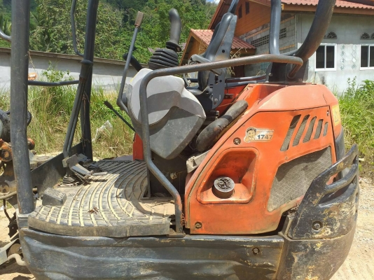 มี VDO ให้ชม.รถแบคโฮ KUBOTA KX913 มีระบบหัวกระแทก เอกสารเล่ม ไมล์ 3300 ชม.ราคา 350000