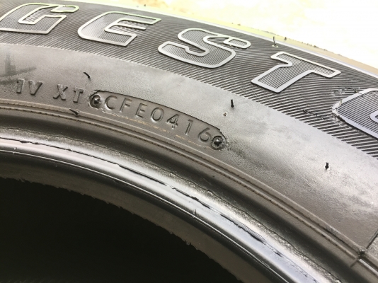 ยาง Bridgestone 265-60-18 ปี 16 ครบชุด 4 เส้น 3000 สวยๆไม่บวมไม่กินข้างดอกยางเหลือเยอะเอาไปวิ่งกันใด