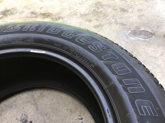 ยาง Bridgestone 265-60-18 ปี 15 ครบชุด 4 เส้น 2500 สวยๆไม่บวม ไม่กินข้างดอกยางเหลือเยอะเอาไปวิ่งกันใ ยาง Bridgestone 265-60-18 ปี 15 ครบชุด 4 เส้น 2500 สวยๆไม่บวม ไม่กินข้างดอกยางเหลือเยอะเอาไปวิ่งกันใ