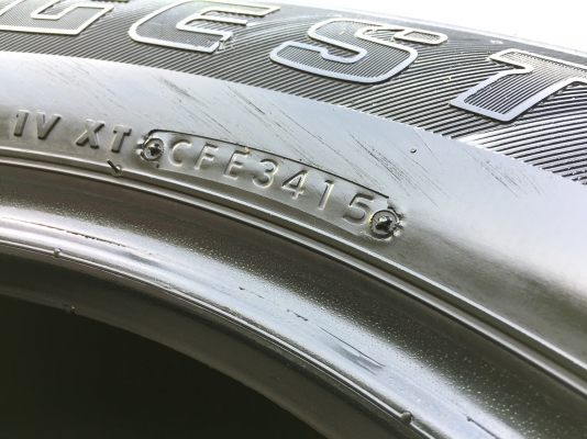 ยาง Bridgestone 265-60-18 ปี 15 ครบชุด 4 เส้น 2500 สวยๆไม่บวม ไม่กินข้างดอกยางเหลือเยอะเอาไปวิ่งกันใ ยาง Bridgestone 265-60-18 ปี 15 ครบชุด 4 เส้น 2500 สวยๆไม่บวม ไม่กินข้างดอกยางเหลือเยอะเอาไปวิ่งกันใ