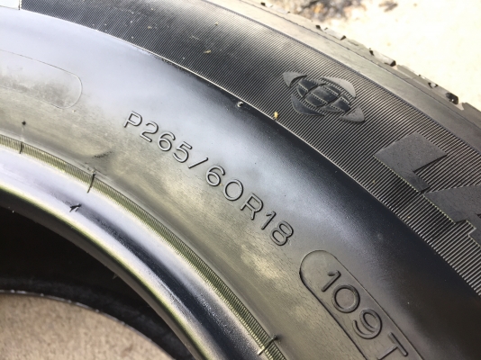 ยาง Michelin 265-00-18 ปี 14 made in u s a ครบชุด 4 เส้น 2000  สวยๆไม่บวมไม่กินข้างดอกยางเหลือเยอะเอาไปวิ่งกันใด้อีกยาวค่ะ