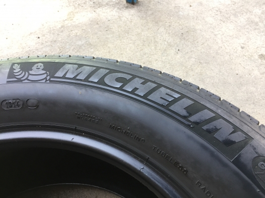 ยาง Michelin 265-00-18 ปี 14 made in u s a ครบชุด 4 เส้น 2000  สวยๆไม่บวมไม่กินข้างดอกยางเหลือเยอะเอาไปวิ่งกันใด้อีกยาวค่ะ