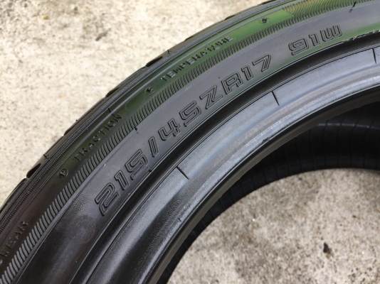 ยาง Dunlop 215-45-17 ปี 17 ครบชุด 4 เส้น 4000 สวยๆไม่มีปะไม่บวมไม่กินข้างดอกยางเหลือเยอะเอาไปวิ่งกัน ยาง Dunlop 215-45-17 ปี 17 ครบชุด 4 เส้น 4000 สวยๆไม่มีปะไม่บวมไม่กินข้างดอกยางเหลือเยอะเอาไปวิ่งกัน