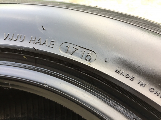 ยาง AEOLUS 215-60-16 ปี 16 ครบชุด 4 เส้น 2000  สวยๆไม่บวมไม่กินข้างดอกยางเหลือเยอะเอาไปวิ่งกันใด้อีกยาวค่ะ