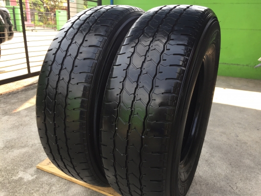 ยาง Michelin 225-75-15 ปี 18 2 เส้น 3000 สวยๆไม่บวมไม่กินข้างดอกยางเหลือเยอะเอาไปวิ่งกันใด้อีกยาวค่ะ