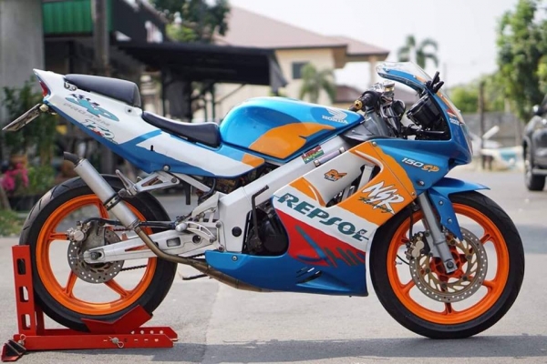 ร้าน วุฒิ นนบุรี ขาย HONDA NSR150 sp รถสภาพสวยๆแรงๆทะเบียนโอน