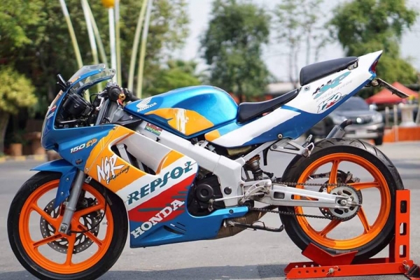 ร้าน วุฒิ นนบุรี ขาย HONDA NSR150 sp รถสภาพสวยๆแรงๆทะเบียนโอน