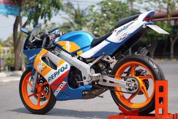 ร้าน วุฒิ นนบุรี ขาย HONDA NSR150 sp รถสภาพสวยๆแรงๆทะเบียนโอน