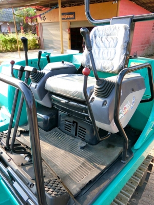 KOMATSU 30-7 ขนาดPC-30 <มีVDOให้ชม>รถเก่านอกมีเอกสารอินวอย☎️ติดต่อ 085-5632278 <ราคาต่อรองได้>