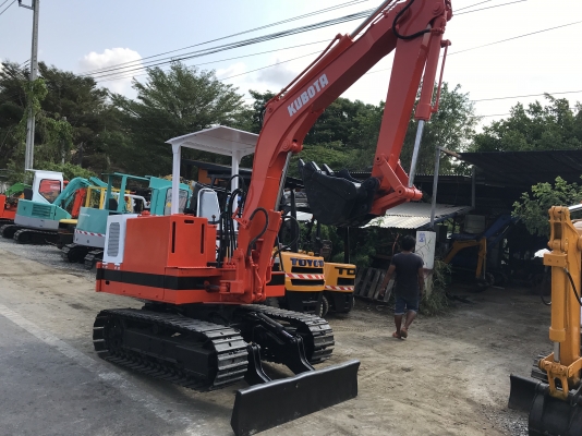 Kubota kh11สภาพดีเก่าญี่ปุ่น มีใบอินวอยไม่เคยใช้ในไทย