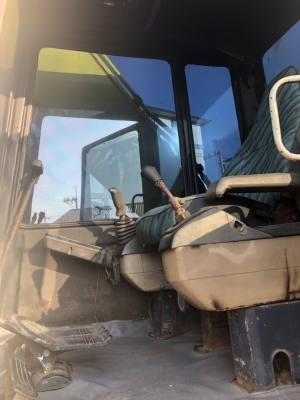 ขายแบคโฮ KOMATSU PC200-5 เครื่องดีปั้มดีไฟฟ้าครบช่วงล่างเต็มคอลโทนสั้นซีเรียลสูงเอกสารเล่มทะเบียน