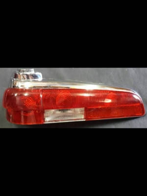 ไฟท้าย BENZ-หางปลา-190 พร้อมเบ้าไฟ-ครบเซ็ท คู่นี้ราคา 35000 บาท