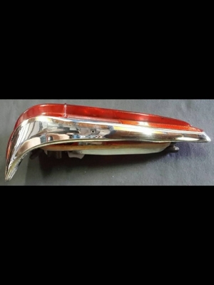 ไฟท้าย BENZ-หางปลา-190 พร้อมเบ้าไฟ-ครบเซ็ท คู่นี้ราคา 35000 บาท