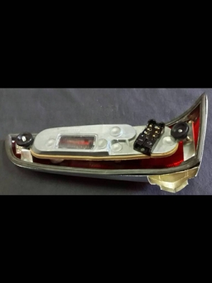 ไฟท้าย BENZ-หางปลา-190 พร้อมเบ้าไฟ-ครบเซ็ท คู่นี้ราคา 35000 บาท