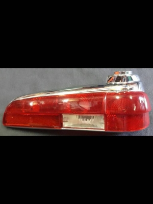 ไฟท้าย BENZ-หางปลา-190 พร้อมเบ้าไฟ-ครบเซ็ท คู่นี้ราคา 35000 บาท