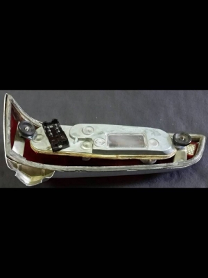 ไฟท้าย BENZ-หางปลา-190 พร้อมเบ้าไฟ-ครบเซ็ท คู่นี้ราคา 35000 บาท