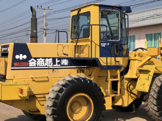 ขายรถตักล้อยาง KOMATSU WA300-1 นำเข้าเองจากญี่ปุ่น สภาพสวยพร้อมใช้ มีVDOการทำงานครับ