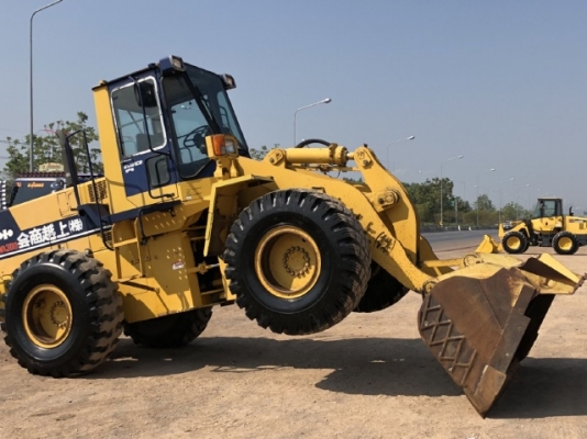 ขายรถตักล้อยาง KOMATSU WA300-1 นำเข้าเองจากญี่ปุ่น สภาพสวยพร้อมใช้ มีVDOการทำงานครับ