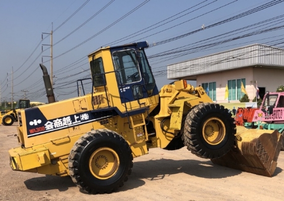 ขายรถตักล้อยาง KOMATSU WA300-1 นำเข้าเองจากญี่ปุ่น สภาพสวยพร้อมใช้ มีVDOการทำงานครับ