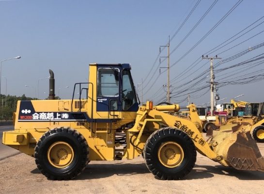 ขายรถตักล้อยาง KOMATSU WA300-1 นำเข้าเองจากญี่ปุ่น สภาพสวยพร้อมใช้ มีVDOการทำงานครับ