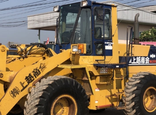 ขายรถตักล้อยาง KOMATSU WA300-1 นำเข้าเองจากญี่ปุ่น สภาพสวยพร้อมใช้ มีVDOการทำงานครับ