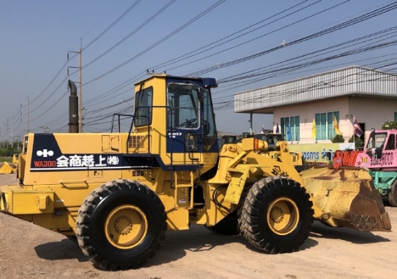 ขายรถตักล้อยาง KOMATSU WA300-1 นำเข้าเองจากญี่ปุ่น สภาพสวยพร้อมใช้ มีVDOการทำงานครับ