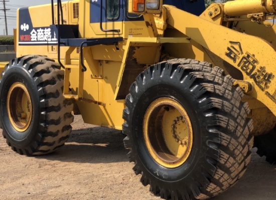 ขายรถตักล้อยาง KOMATSU WA300-1 นำเข้าเองจากญี่ปุ่น สภาพสวยพร้อมใช้ มีVDOการทำงานครับ