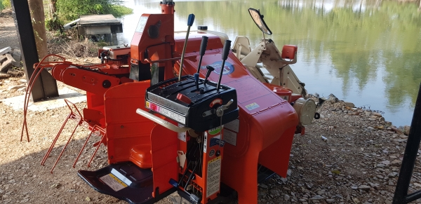 รถเกี่ยวข้าวเดินตาม รองกระสอบ รถเกี่ยวข้าวเดินตาม รองกระสอบ