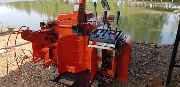 รถเกี่ยวข้าวเดินตาม รองกระสอบ รถเกี่ยวข้าวเดินตาม รองกระสอบ