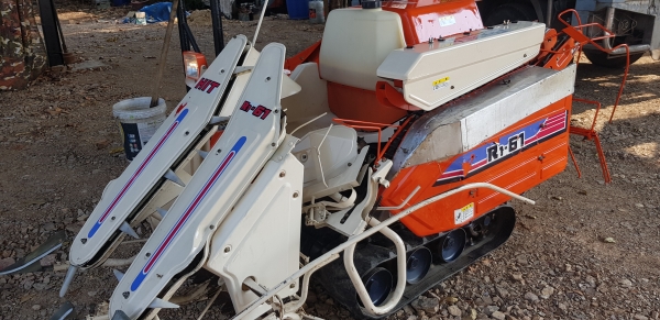 รถเกี่ยวข้าวเดินตาม รองกระสอบ รถเกี่ยวข้าวเดินตาม รองกระสอบ