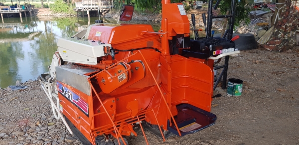 รถเกี่ยวข้าวเดินตาม รองกระสอบ รถเกี่ยวข้าวเดินตาม รองกระสอบ