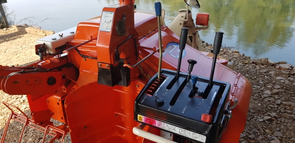 รถเกี่ยวข้าวเดินตาม รองกระสอบ รถเกี่ยวข้าวเดินตาม รองกระสอบ