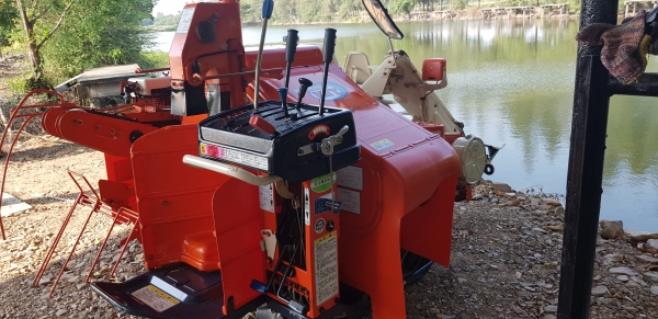 รถเกี่ยวข้าวเดินตาม รองกระสอบ รถเกี่ยวข้าวเดินตาม รองกระสอบ